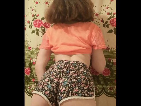 ❤️ Sexi mladá kočka si vyzlieka šortky pred kamerou Super sex na sk.28films.ru ️❤