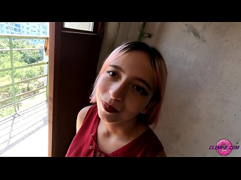 ❤️ Študentka zmyselne fajčí cudzinca vo vnútrozemí - strieka mu na tvár Super sex na sk.28films.ru ️❤